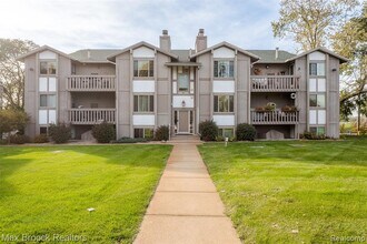 Building Photo - 8385 Pontiac Lake Rd