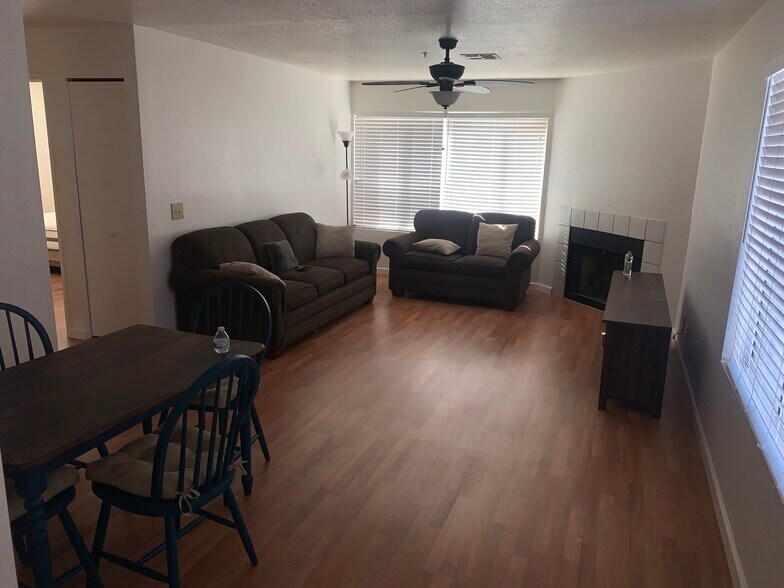 living space - 2008 Mesquite Ln