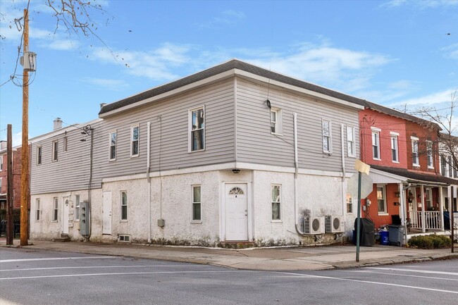 Building Photo - 418 N Darlington St