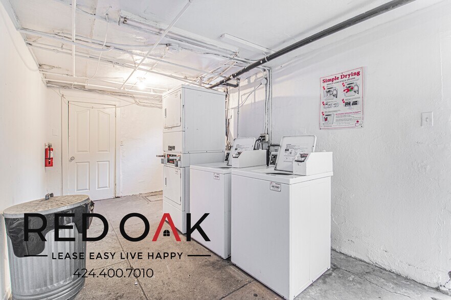 Building Photo - 121 N Kenmore Ave