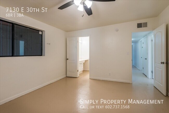 Building Photo - 4 bedroom 2 bath main house with a 2 bed 1...