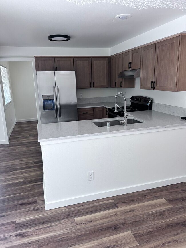 Building Photo - Single Level 4 bedroom in Heart of Vancouver