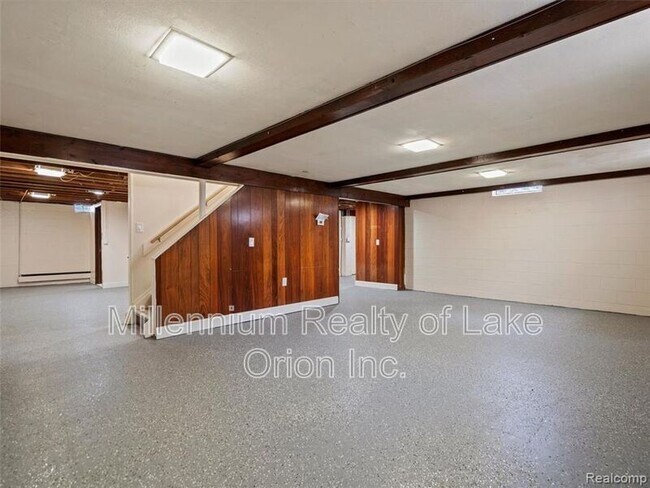 Building Photo - 24034 Meadowlark St