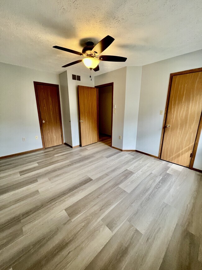 Building Photo - 403 Cedarstone Rd