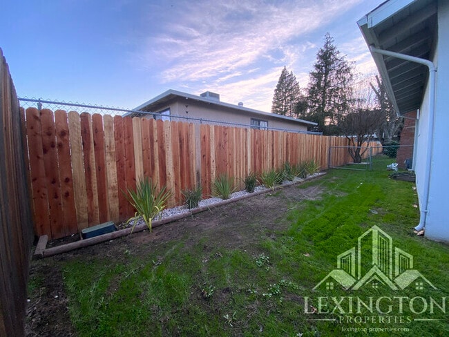 Building Photo - Charming, Orangevale Home with Spacious Yard! – 3BD/2BA