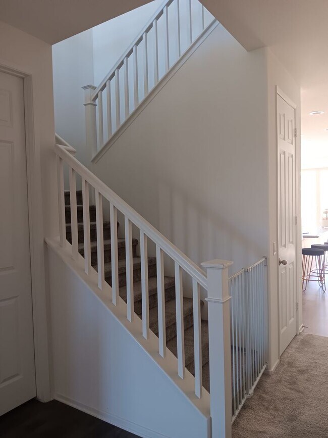 Building Photo - Newer 4 Bedroom Home is now for rent!