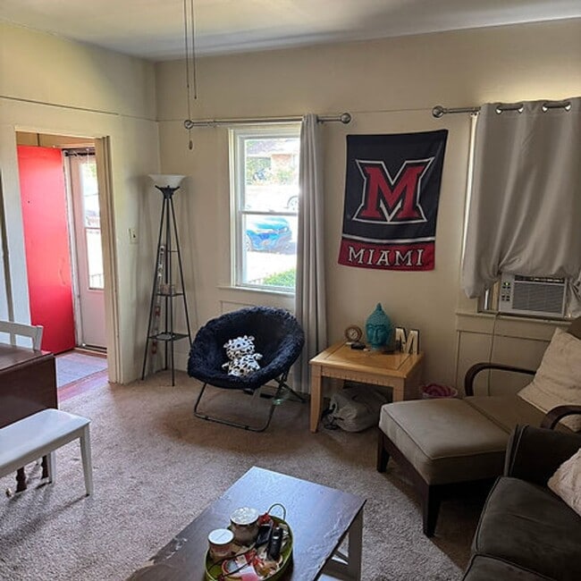 Building Photo - 319 N Elm St