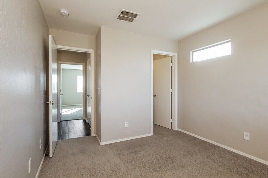 Building Photo - 1588 S 220th Ln