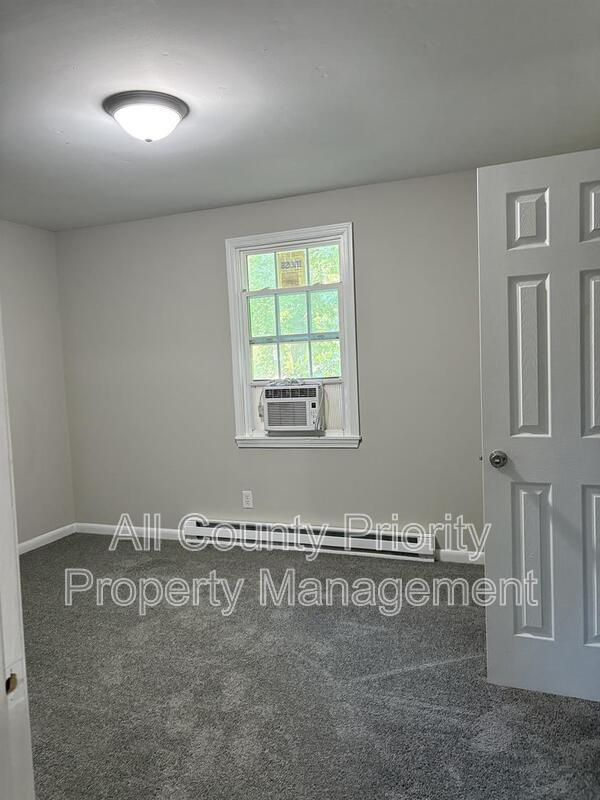 Building Photo - 1706 Carolina St E