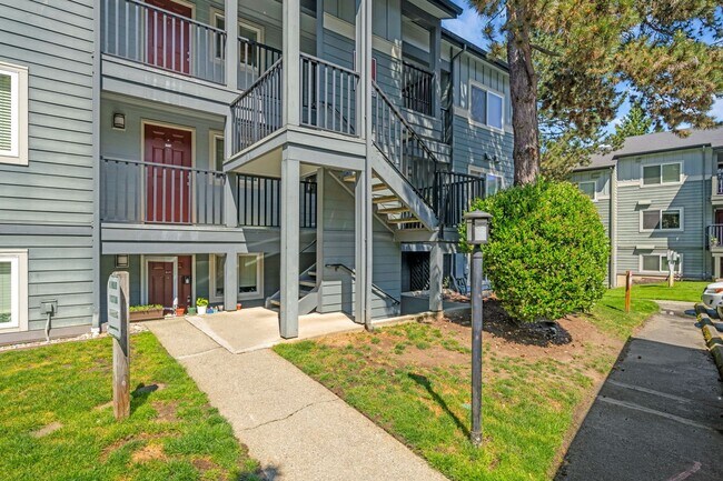 Building Photo - Water/Sewer/Garbage/One Parking Space Included