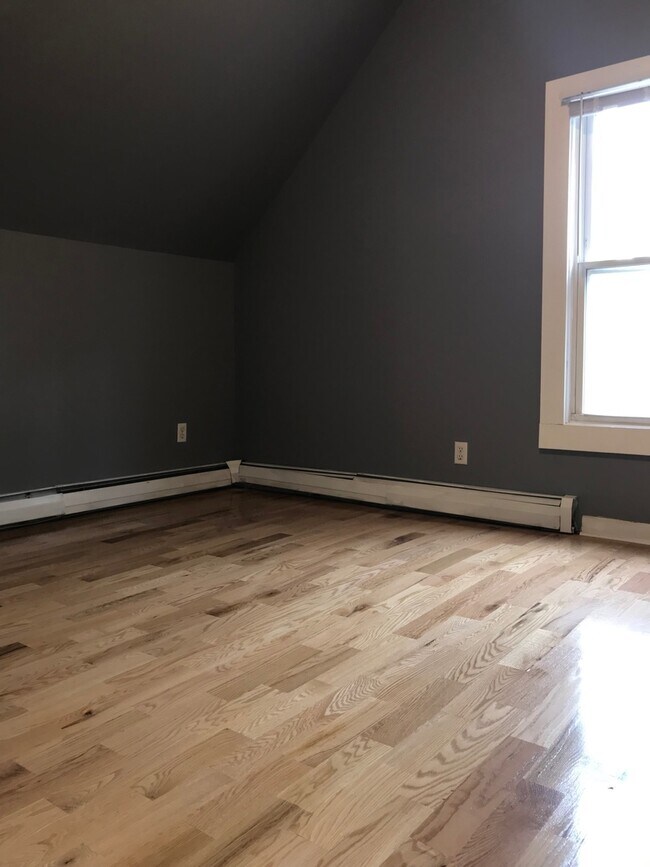 Building Photo - 32 Truman St