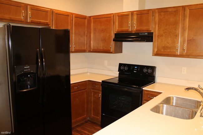Building Photo - 2 br, 1.5 bath Townhome - 3229 Kirkman St # 1
