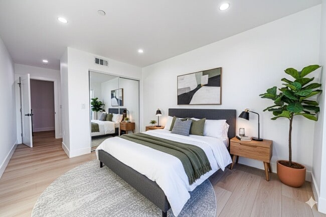 Building Photo - 1658 S. Hayworth