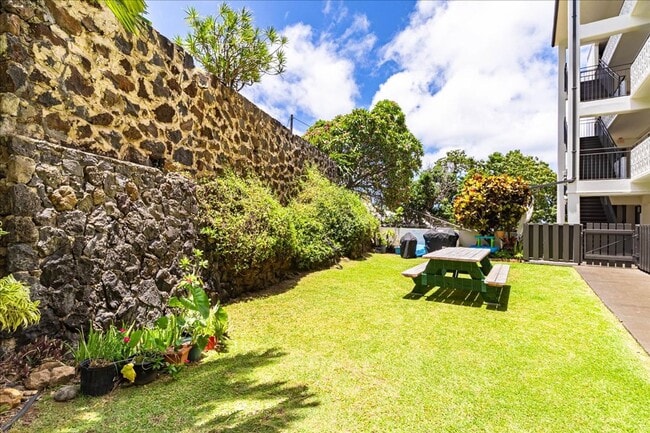 Building Photo - Newly renovated one bedroom condo with lov...