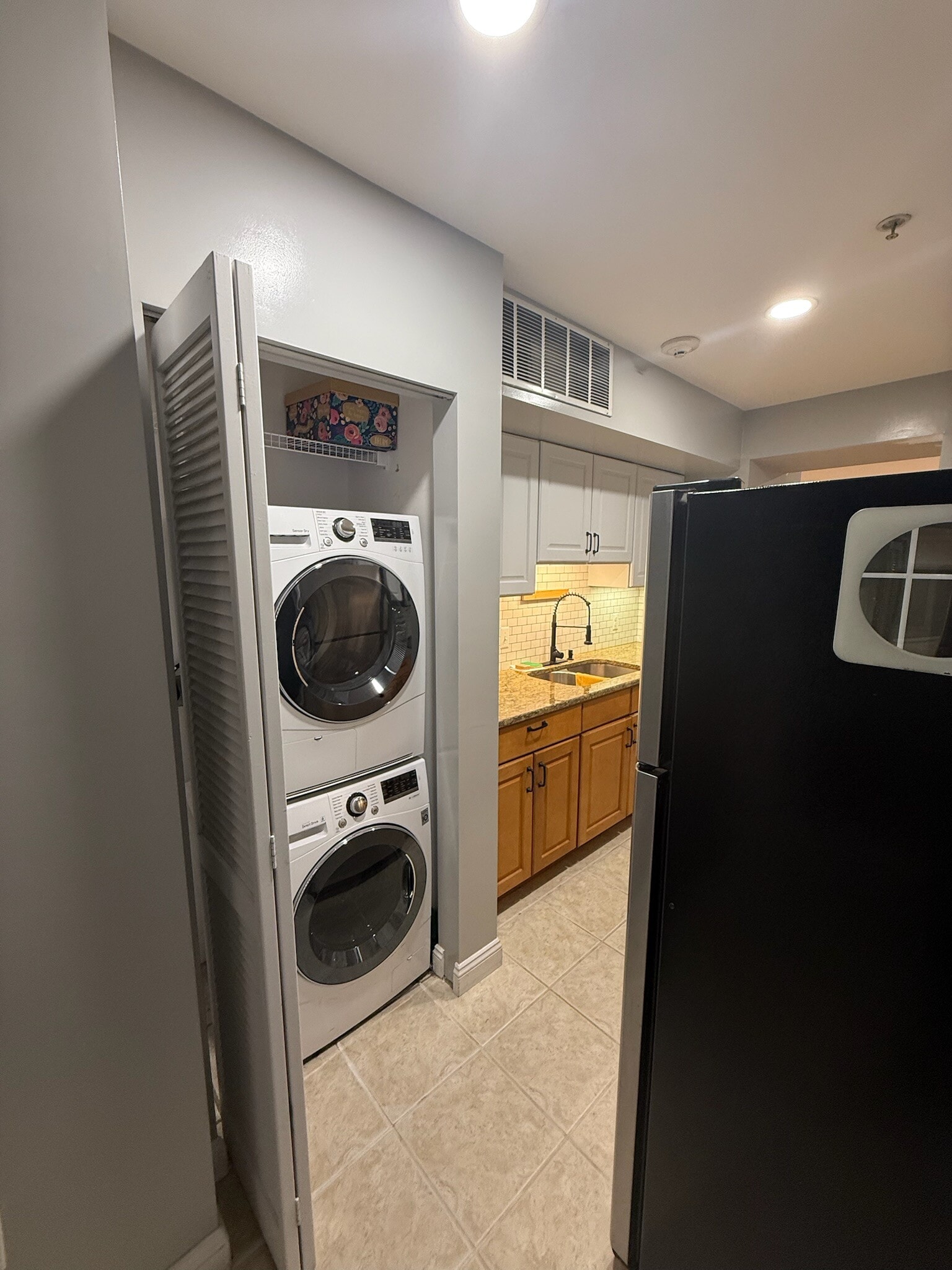 Building Photo - 99 Chestnut St