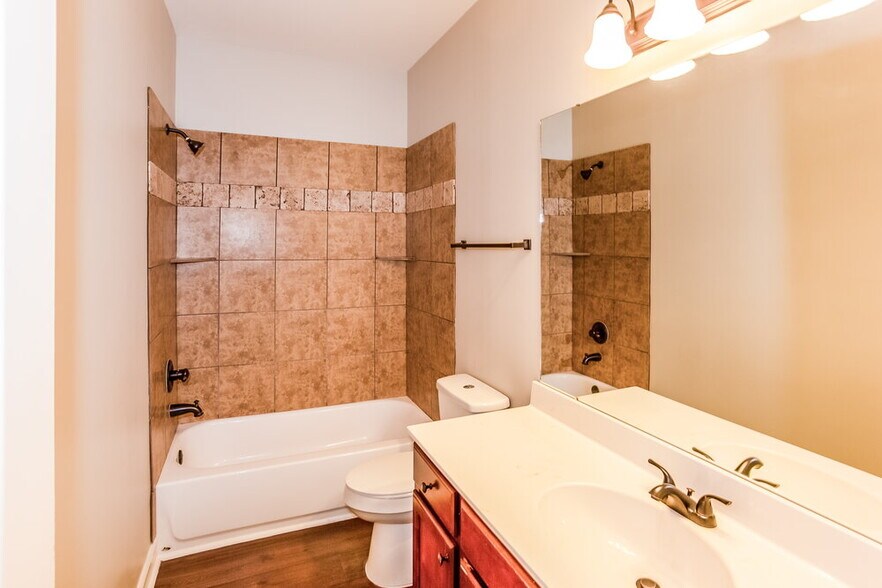 Building Photo - 7397 Brentridge Dr