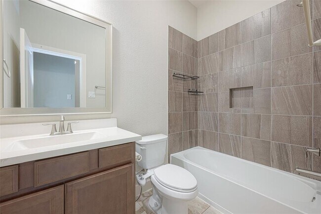 Building Photo - 402 Jolly Ginger Dr