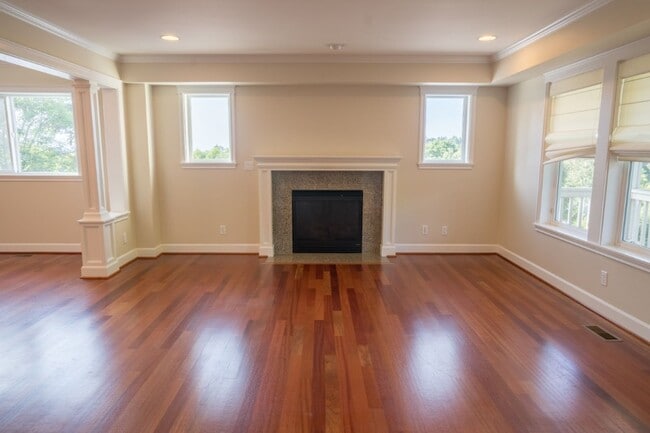 Building Photo - 4Bd/3.5Ba Seattle House