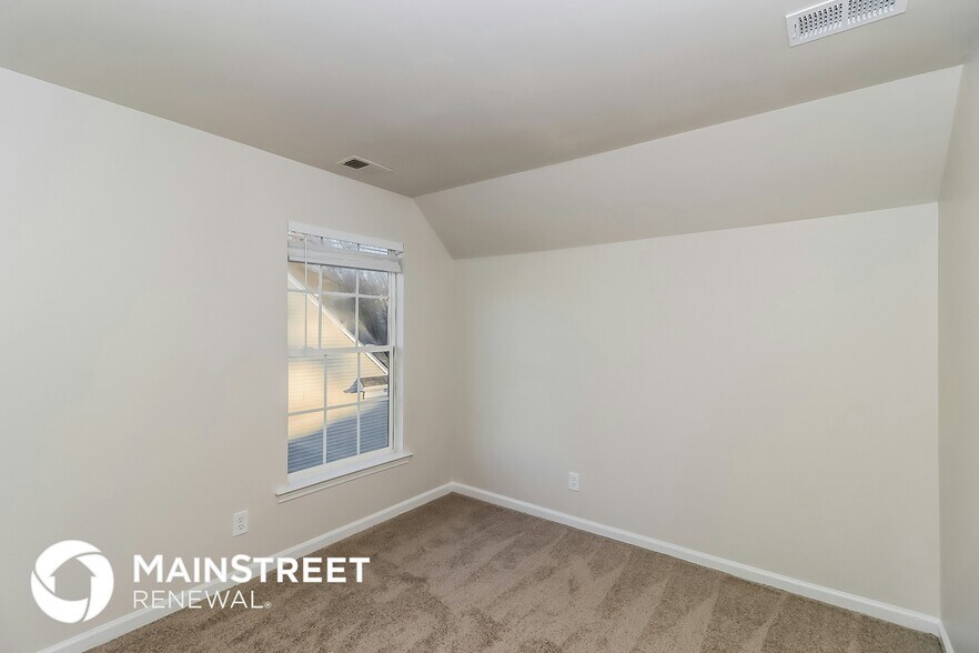 Building Photo - 2413 Sawyer Dr