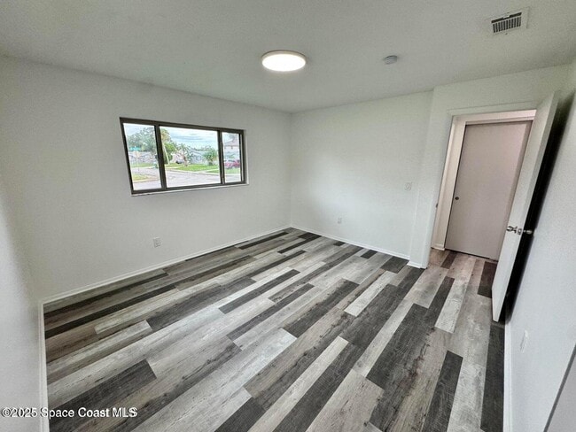 Building Photo - 789 Walnut Dr