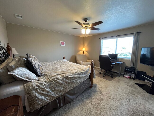 Building Photo - Beautiful Home in South Fort Collins
