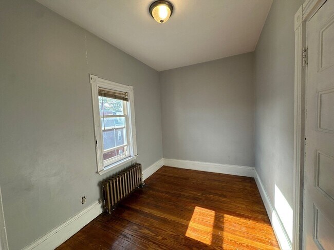 Building Photo - 33 Orange St