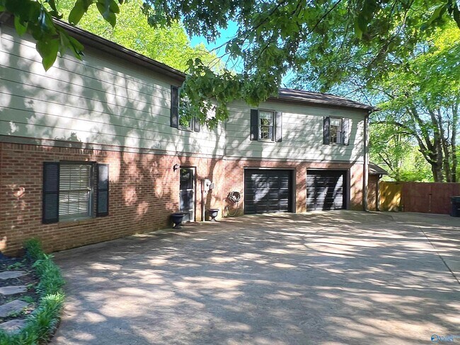 Building Photo - 204 Roy Dr