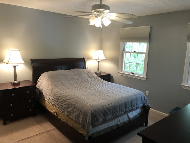 Master bedroom - 233 London Towne Dr