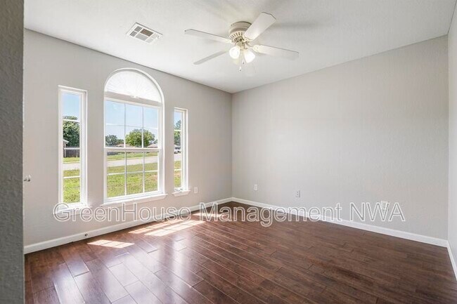 Building Photo - 520 Dewberry Ln