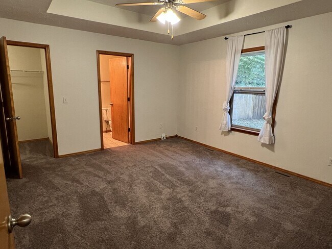 Building Photo - Orchard Crest Home with Willard Schools