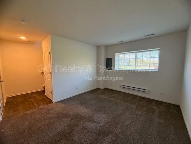 Building Photo - 2372 Upland Rd