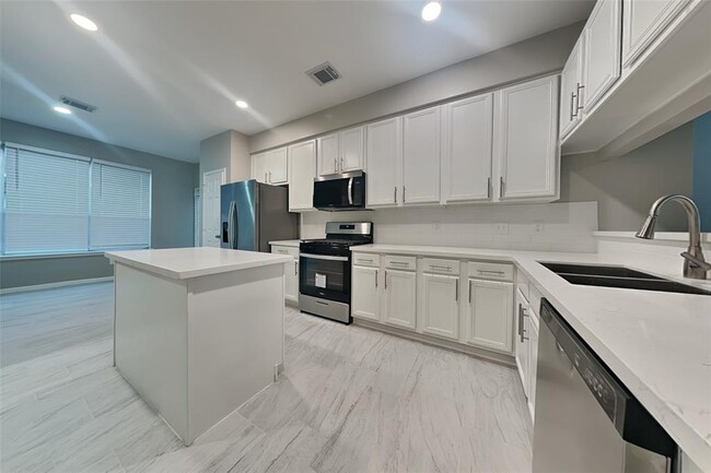 Building Photo - 7102 Blanco Pines Dr