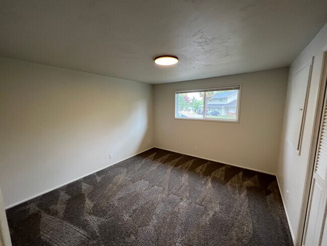 Building Photo - 295/297 Coachman Dr
