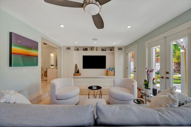 Building Photo - 3002 Pass a Grille Way