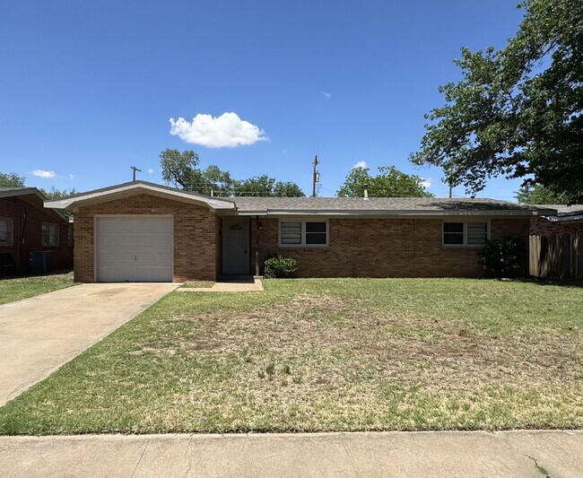 Primary Photo - Cute, updated 3 bedroom!