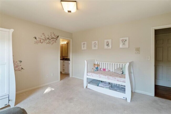 Building Photo - 3850 Glenhurst Dr