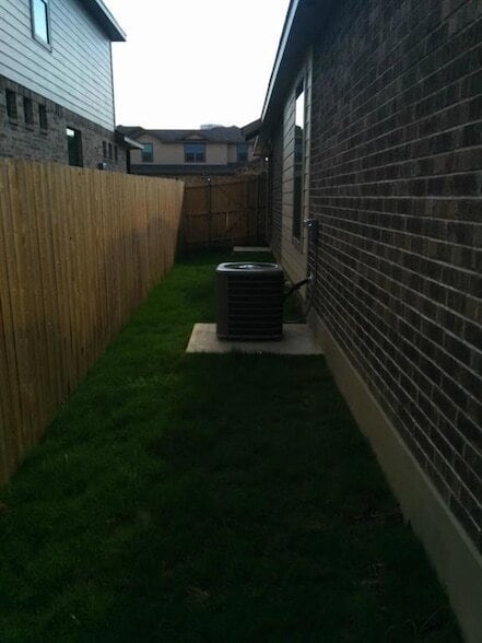 Building Photo - 155 Creekside Villa Dr