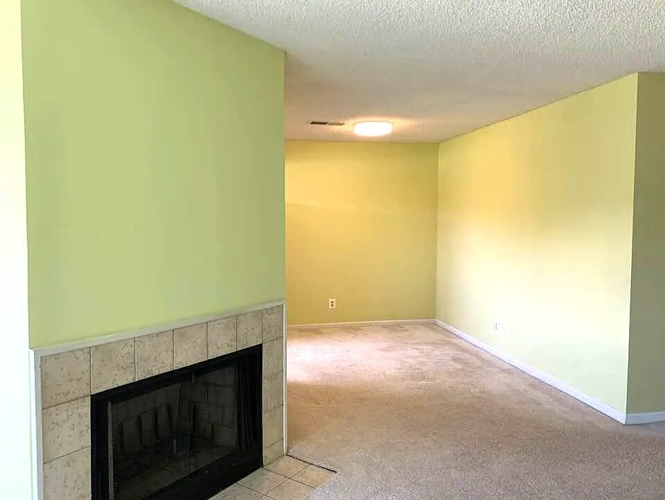 Building Photo - 12100 Greenway Ct