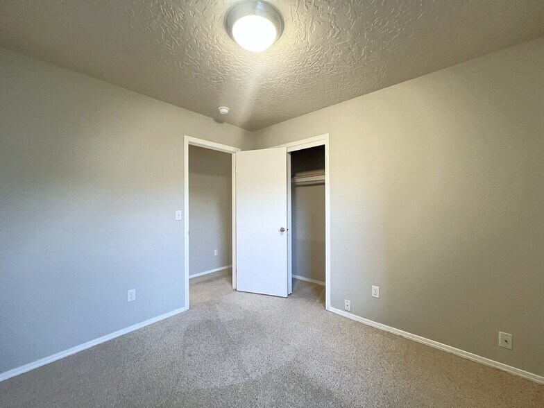 Building Photo - 4160 E Carnation Ct