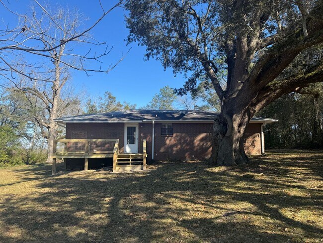 Building Photo - 3/1 Quiet Country Home in Graceville