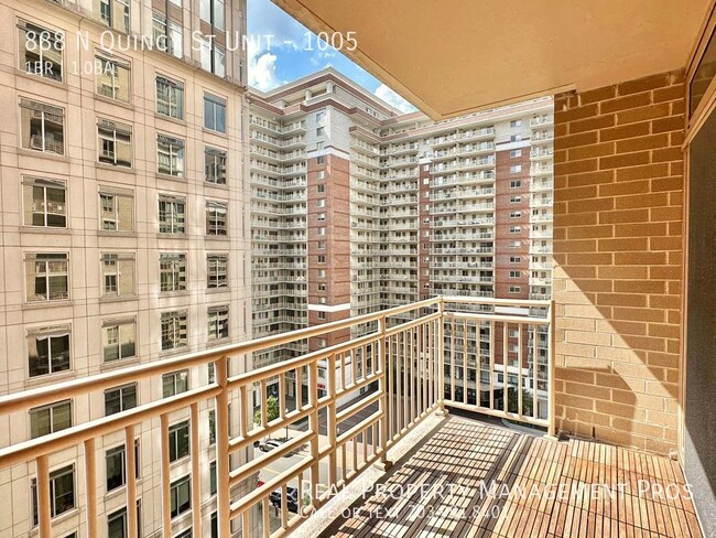 Building Photo - Bright and Beautiful Ballston Condo!