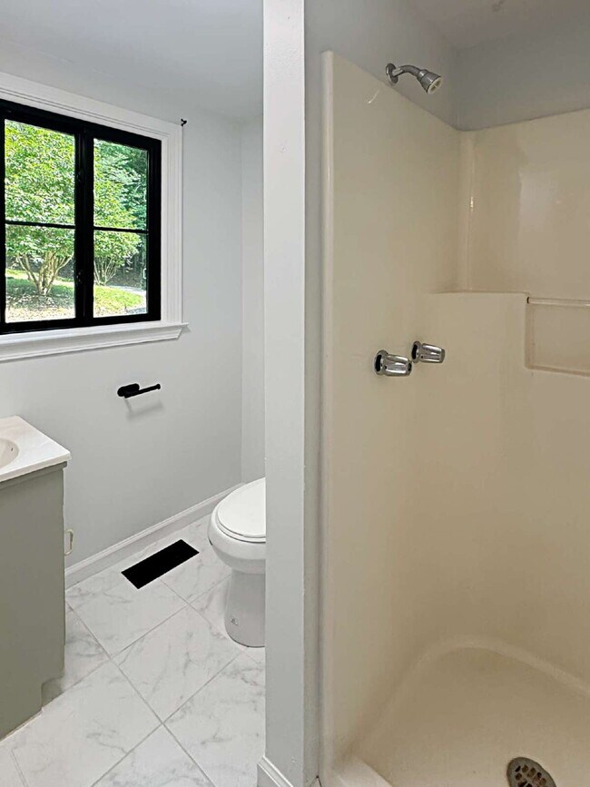 Building Photo - Modern Lake Lanier Retreat | 3BR/3.5BA | Private Swim Dock