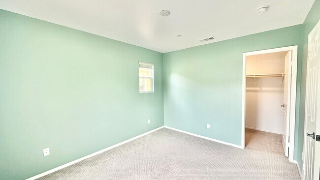 Building Photo - Newer & Lovely Two-Story Home in the New C...