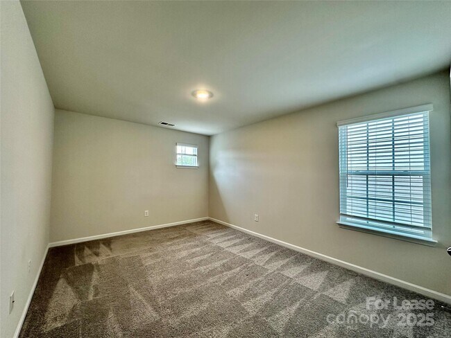 Building Photo - 389 Runner Stone Ln