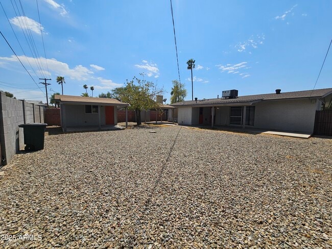 Building Photo - 4521 S Forest Ave