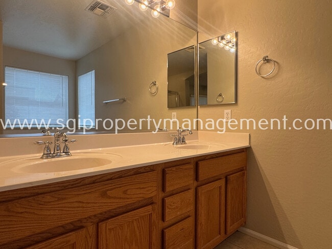 Building Photo - 2191 W Goldmine Mountain Dr