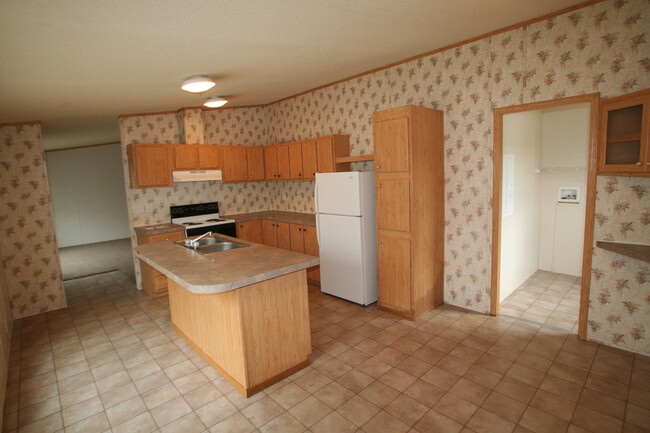 Building Photo - 3 Bed 2 Bed Module home in Babcock Vista