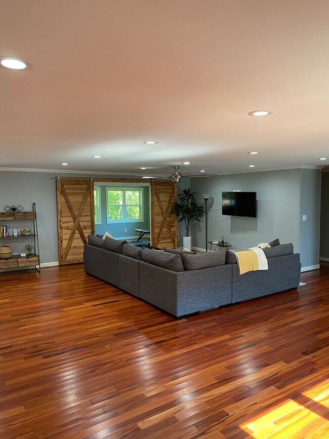 Building Photo - Gated Fairfield Harbour Home + Utilities + Wi-Fi Included