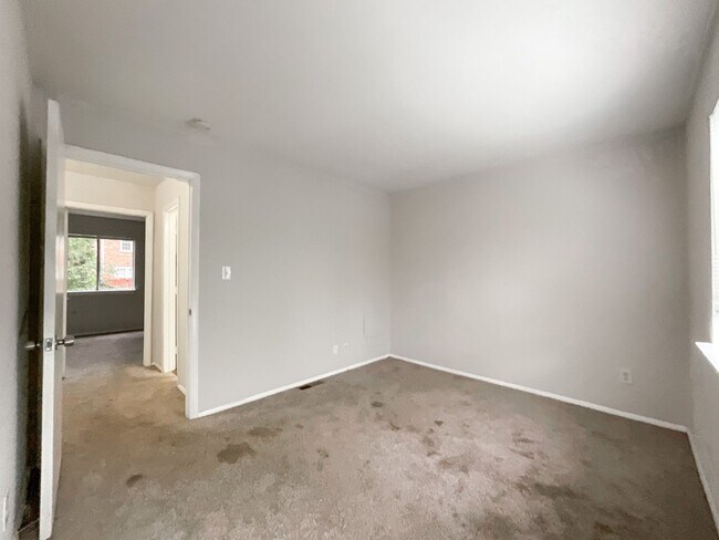 Building Photo - COMING SOON! Charming 2-Bed, 1.5-Bath Retr...