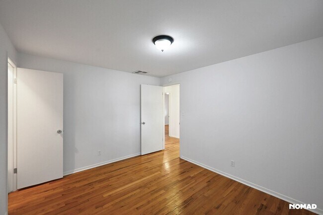 Building Photo - Spacious 4BR House in Denver